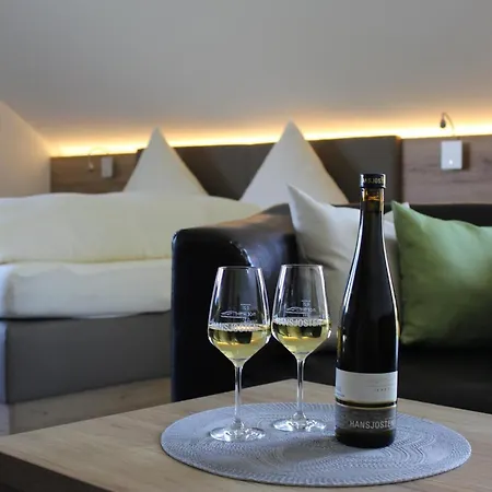 Ferienweingut Hansjosten Longuich