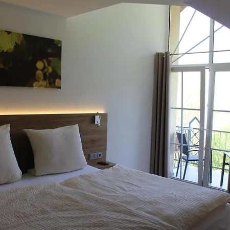 Ferienweingut Hansjosten *